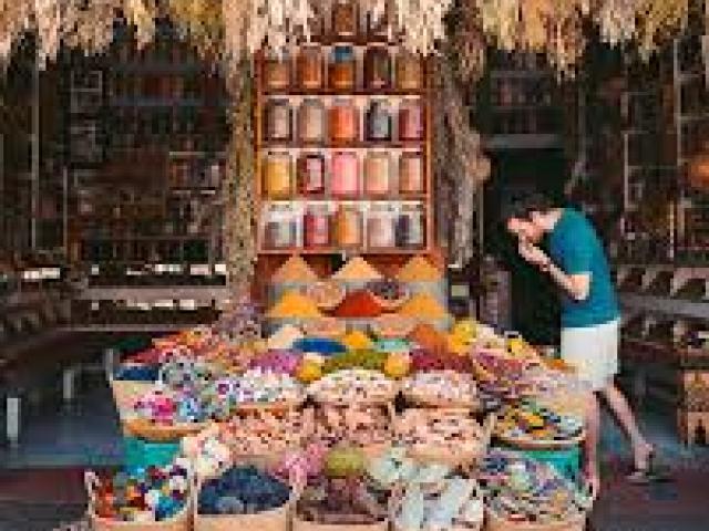 Egyptian Cultural & Shopping Tour â€“ Cotton, Spices, Oils & Handmade Jewelry